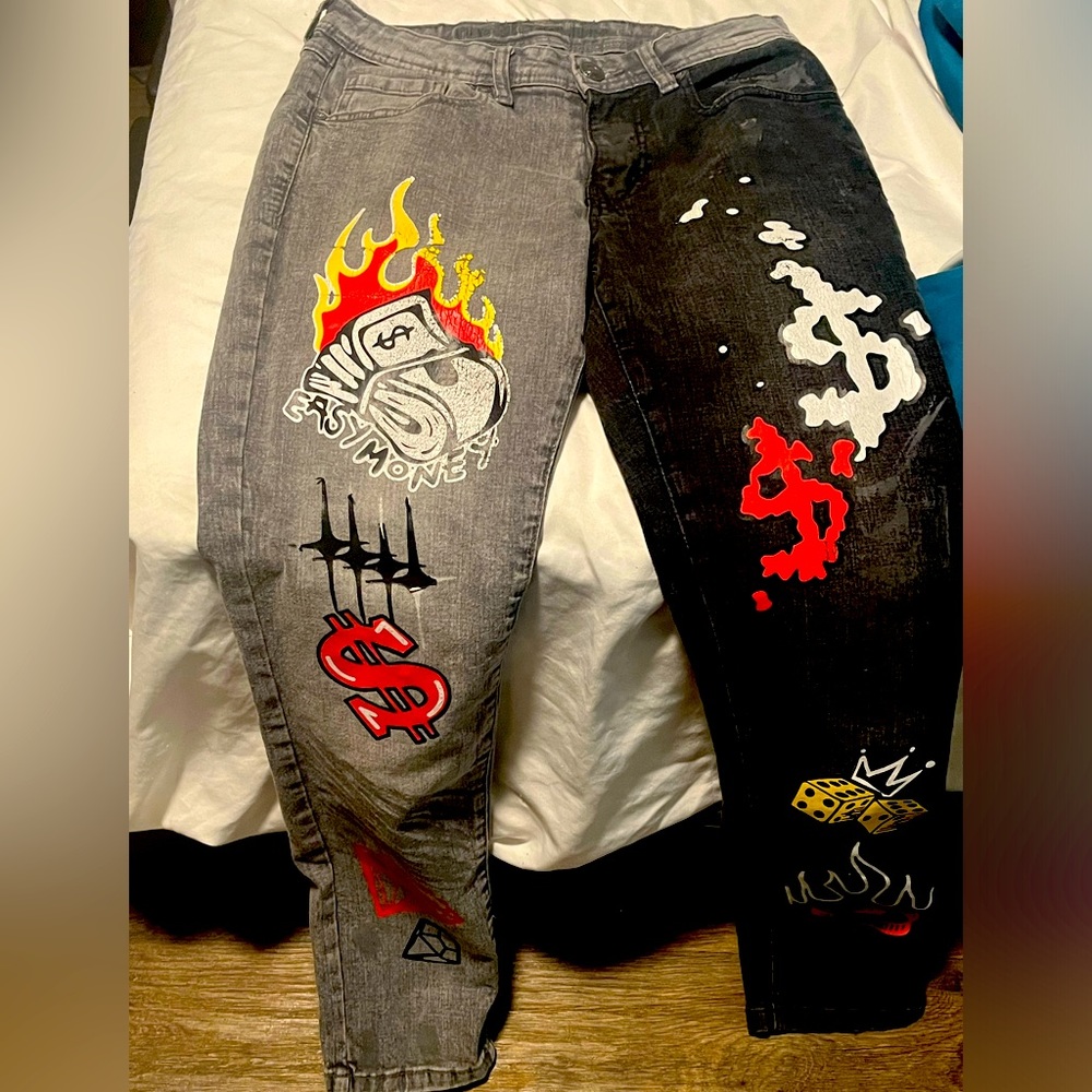 Jeans barley worn with money style